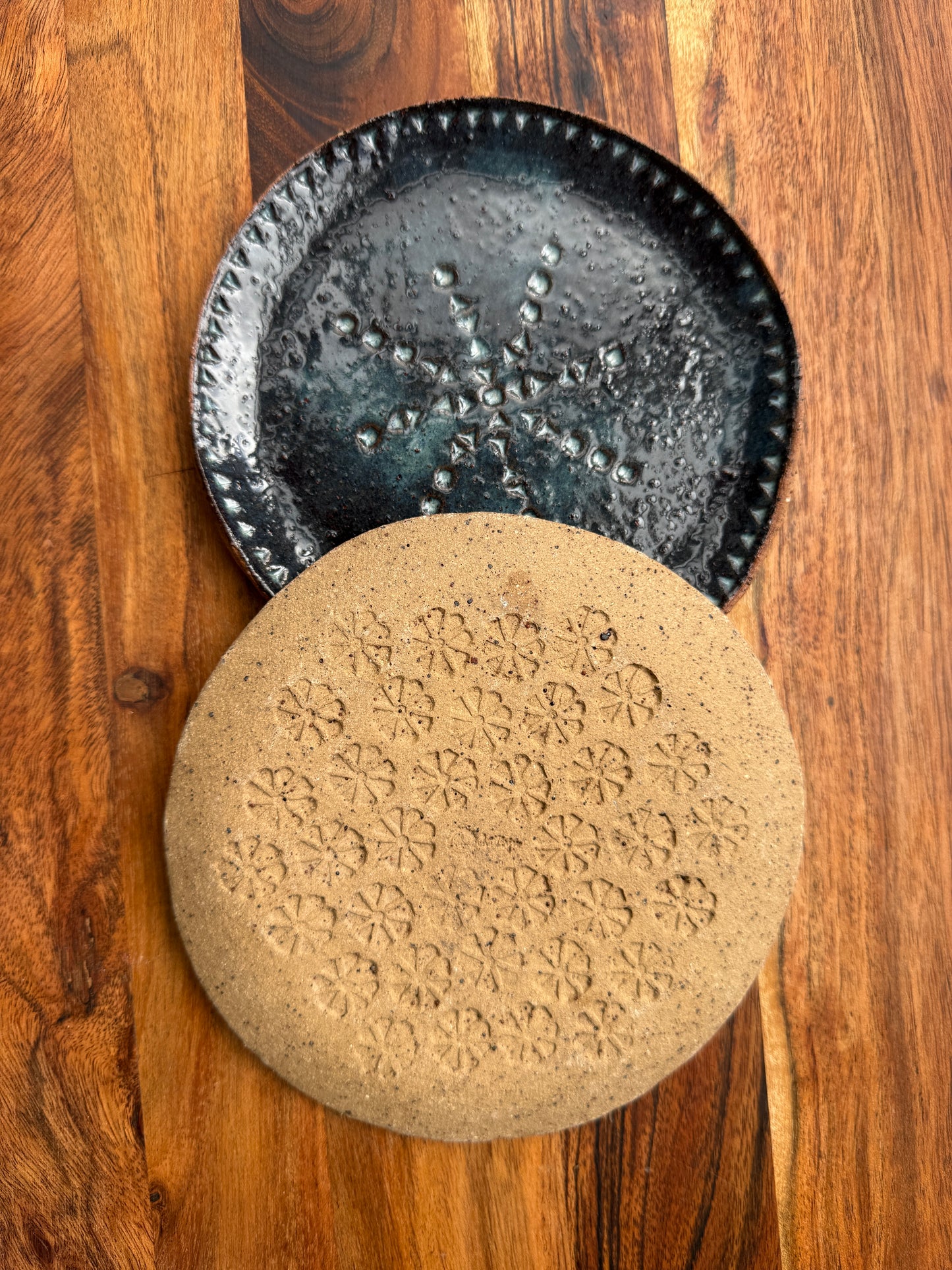 Set of 2 Blue Stoneware Plates with Embossed Pattern (12 cm)
